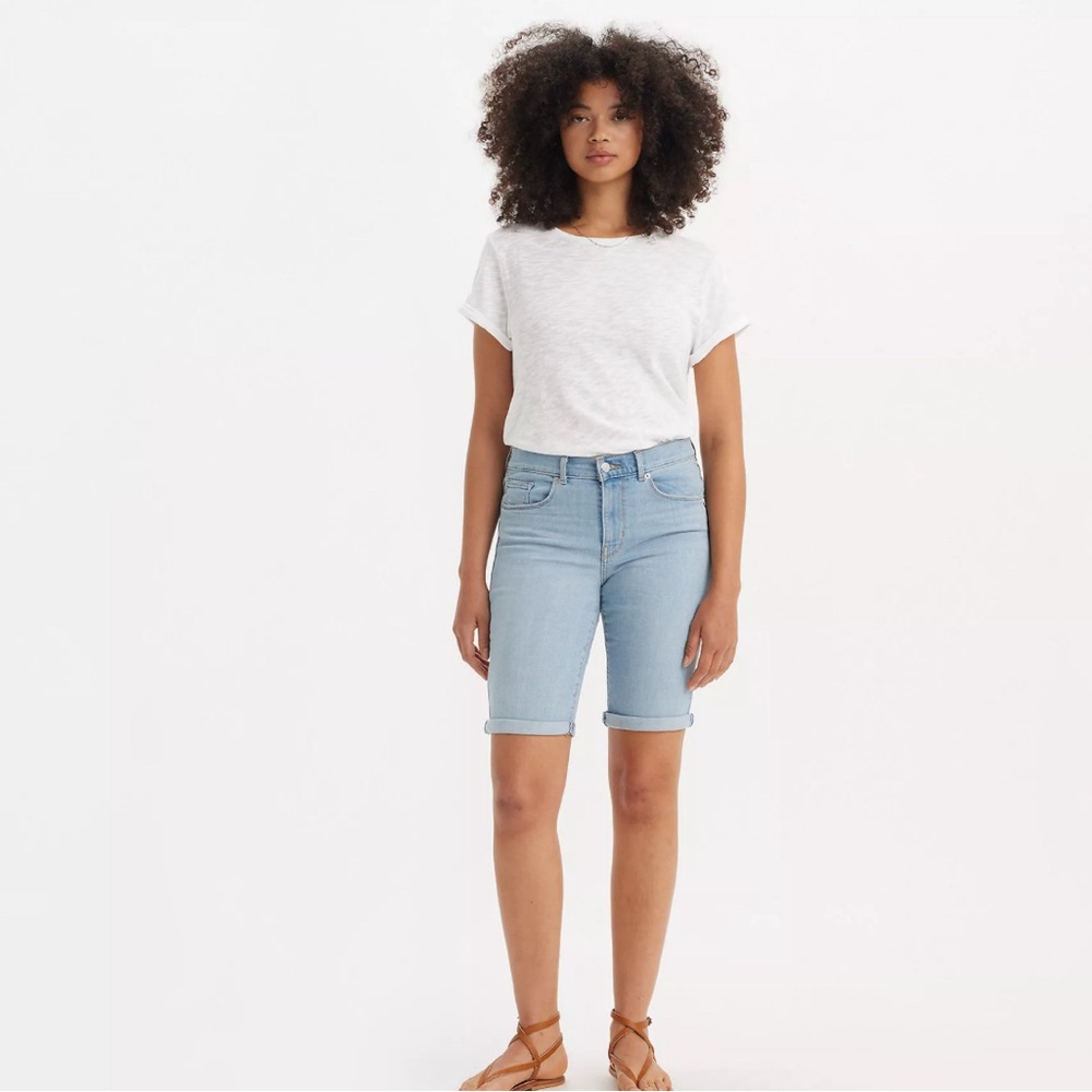 Levi’s Classic Bermuda Light Wash  Jorts Shorts SZ 27 NEW with tag